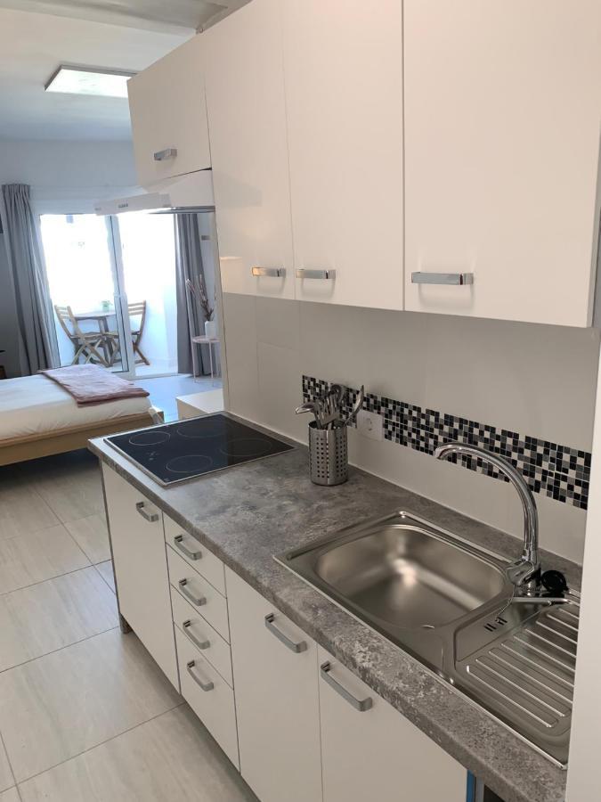 Estudio La Gavota, A 2 Minutos De La Playa Apartment Лос Кристианос Екстериор снимка